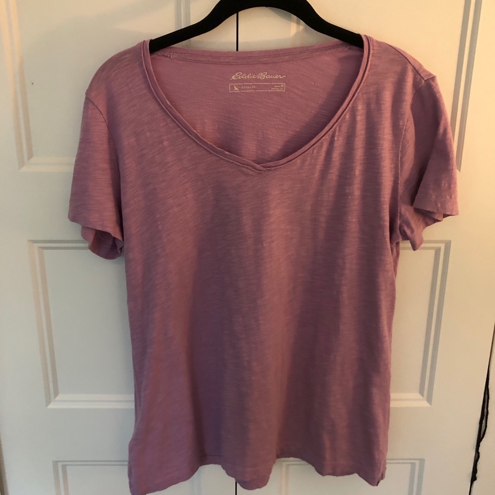 Eddie Bauer soft v-neck lavender t-shirt - med